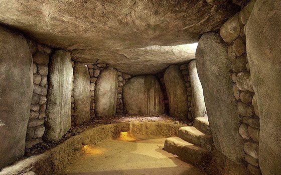 A historical reconstruction of an Hunebed grave