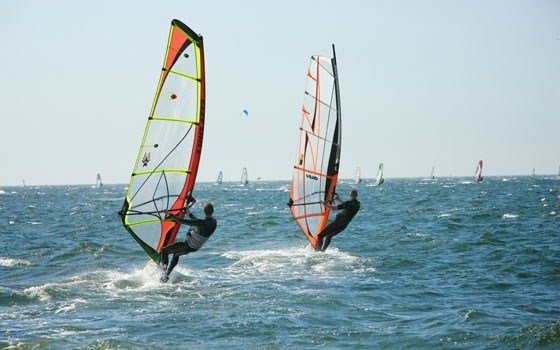 People wind surfing