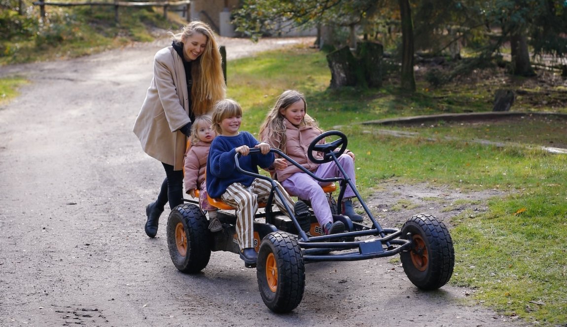 Elisabeth Van Lierop children on go-kart