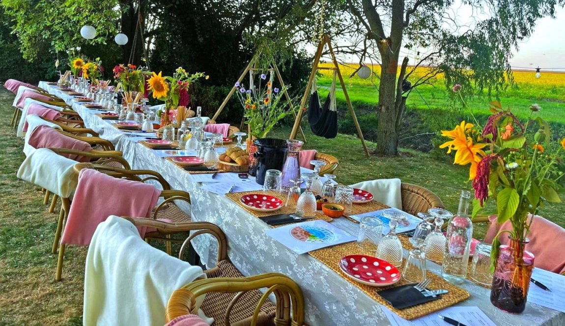 Set lunch table at the farm Bij ons op de Boerderij