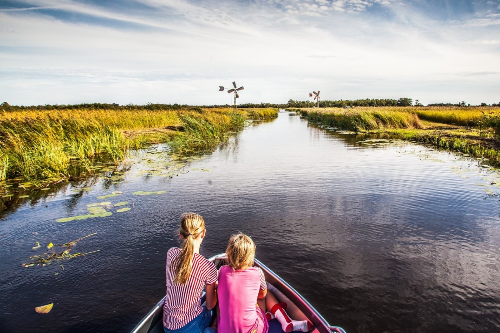 Kids on a boat in the Weerribben-Wieden