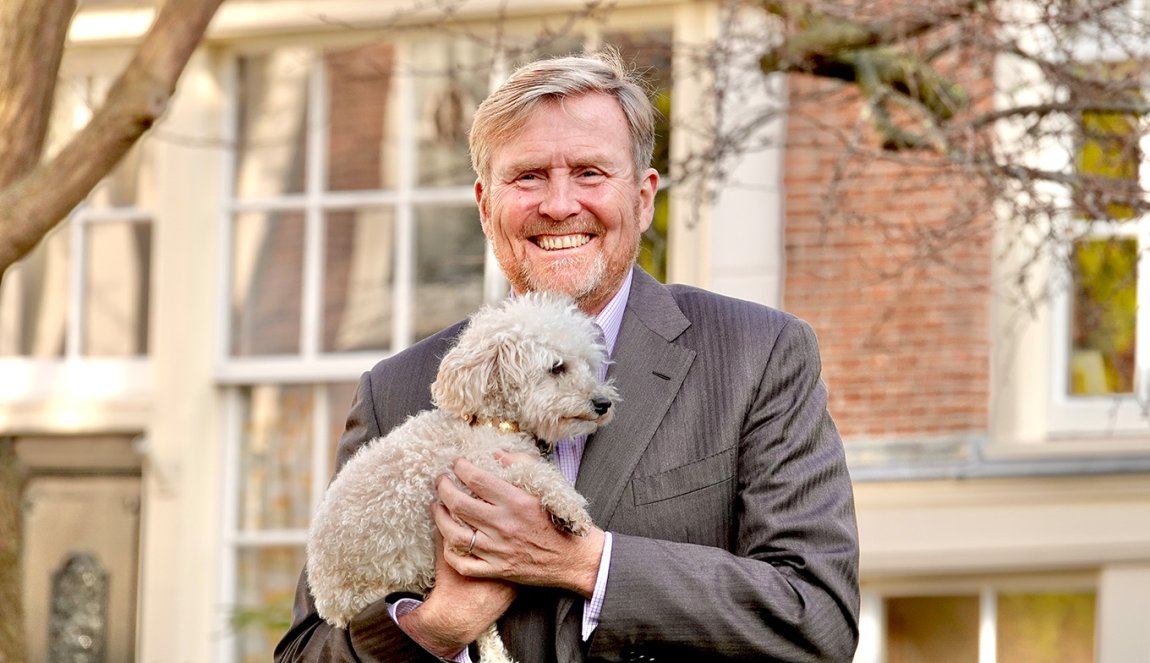 King Willem with his two dogs