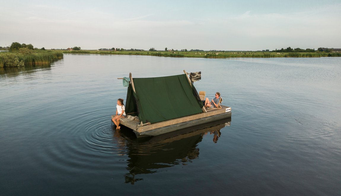 Flötten criss-crosses the Netherlands with a camping raft Flötten criss-crosses the Netherlands with a camping raft