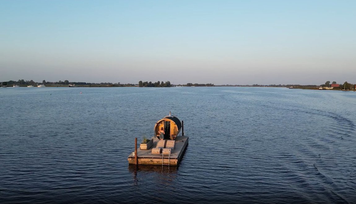 Floating sauna in Friesland Floating sauna in Friesland